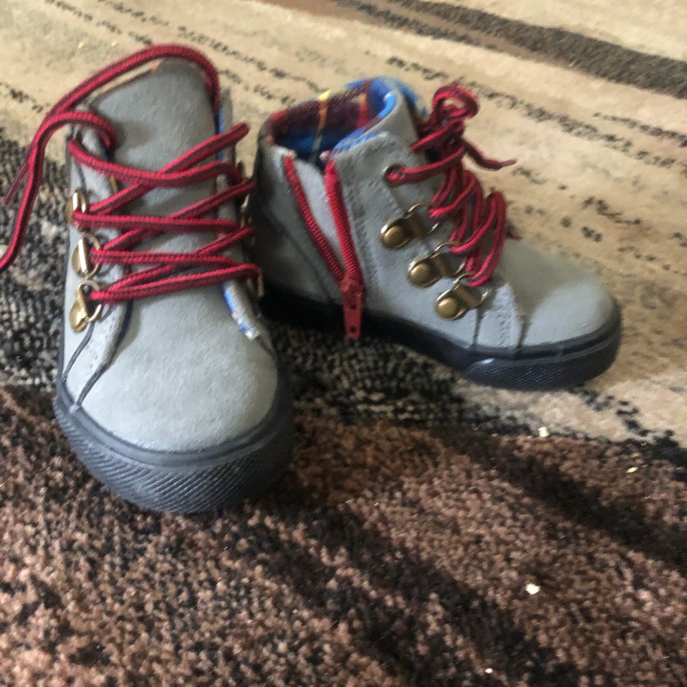LAST PAIR~TODDLER EVERYDAY ANKLE BOOT/SNEAKER SZ 5